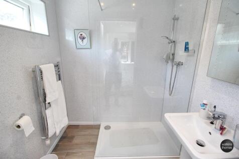 en-suite shower room