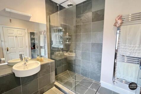 en suite shower room