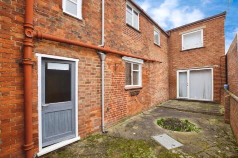 Rear Courtyard Garden