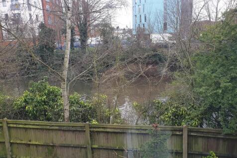 bedroom canal view