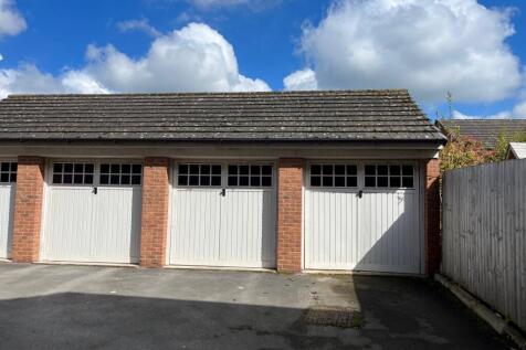 Middle garage