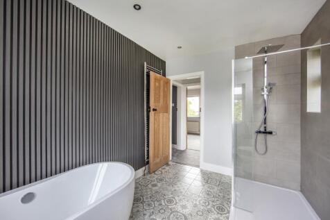 Bathroom 04