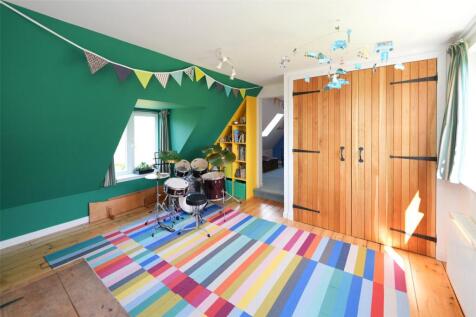 Playroom/Bedroom