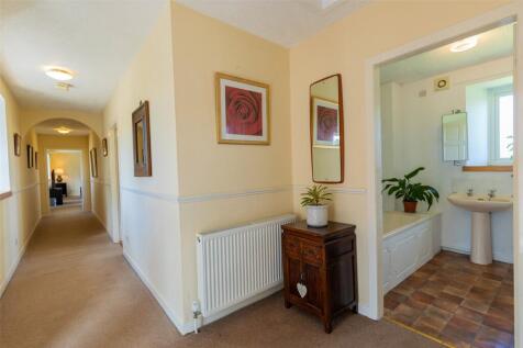 Hall/Bathroom