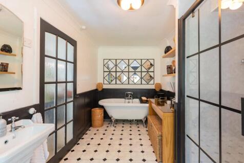 En Suite Bathroom