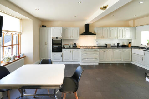 House 2 Kitchen