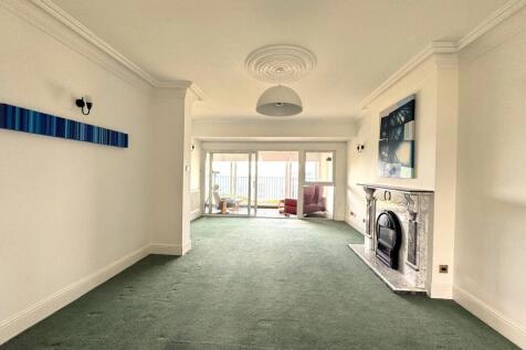 Top floor living roo