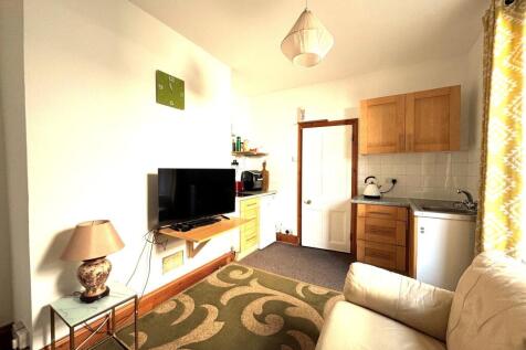 Lounge Kitchen