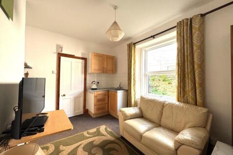 Lounge Kitchen (2)