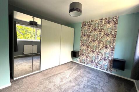 Bedroom 1 (2)