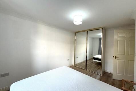 Bedroom 1 (2)