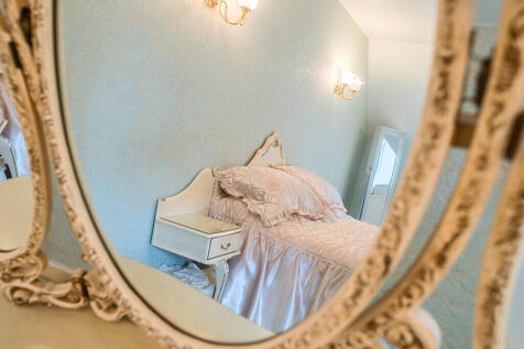 1369972-9-68fb692...