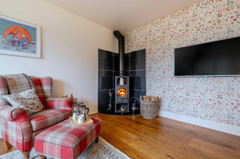 1371327-8-68f9f6b...