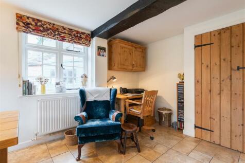 dining area-2.jpg