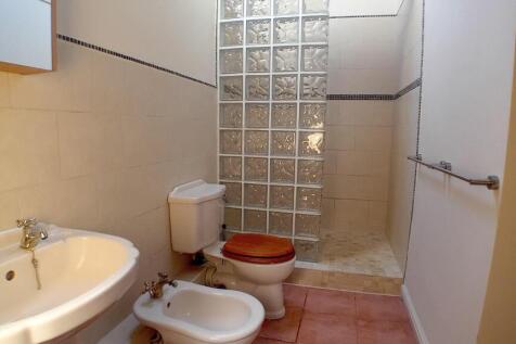 Bathroom.jpg