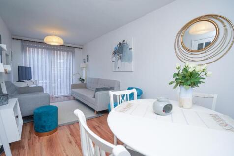 2 Lyndon Court-2.jpg