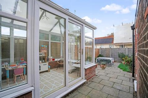 14 England Cresent-11.jpeg