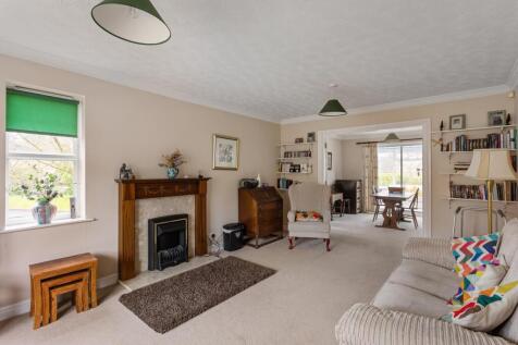 1 Duncombe Close-10.jpg