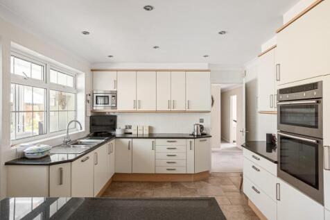 1 Ashwood Close-14.jpg