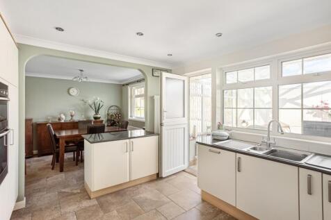 1 Ashwood Close-12.jpg