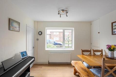 25 Howe Road-15.jpg