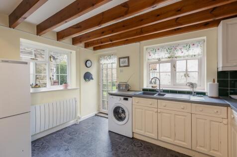 Swallows Cottage Kitchen-3.jpg