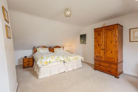 Swallows Cottage Bedroom 1-1.jpg