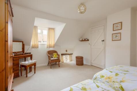 Swallows Cottage Bedroom 1-2.jpg