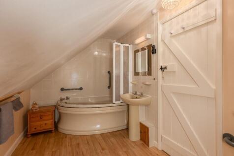 Swallows Cottage Bathroom-1.jpg
