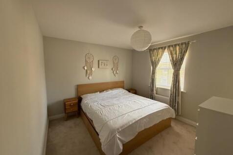 Bedroom 1.jpg