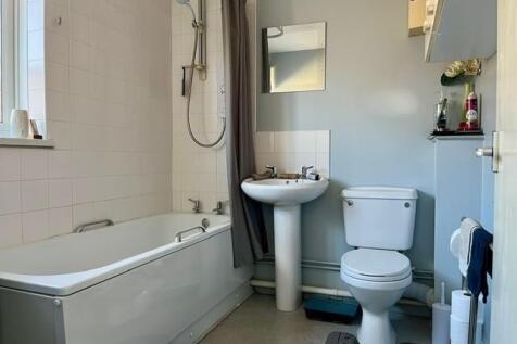 Bathroom.jpg