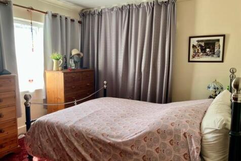 Bedroom 1.jpg