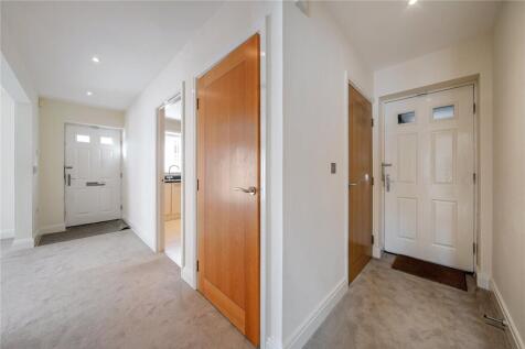 Hallway/2 Entrances