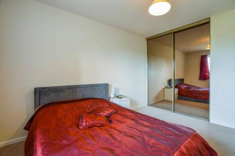 Bedroom 1 (2)
