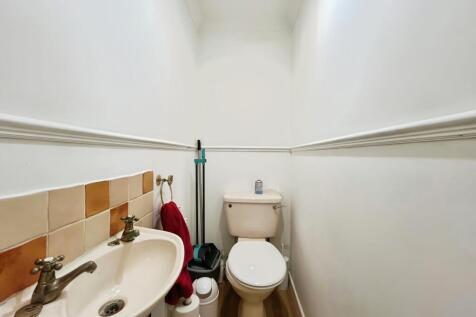 Cloakroom/wc