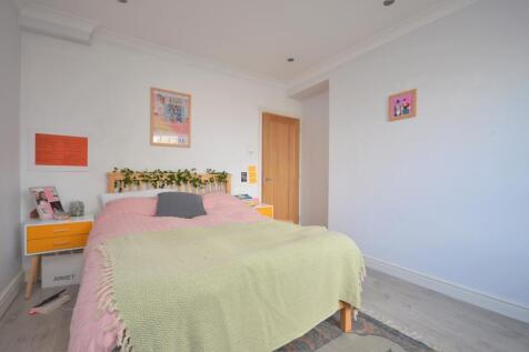 Master Bedroom (2)
