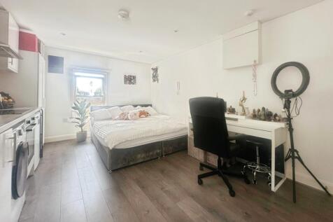 Bedroom/Living 