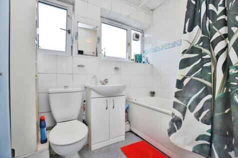 e3c57fdc-Bathroom