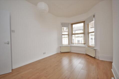 Master Bedroom (2)