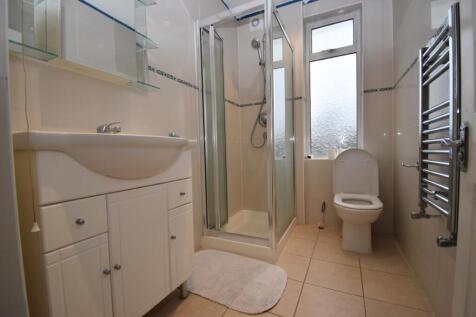 LARGESHOWERROOM