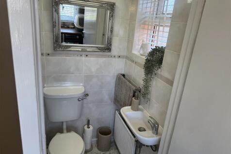 Cloakroom/wc