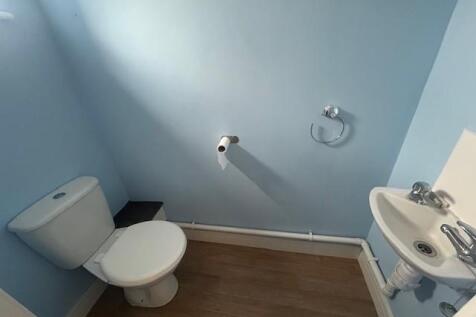 Cloakroom/wc