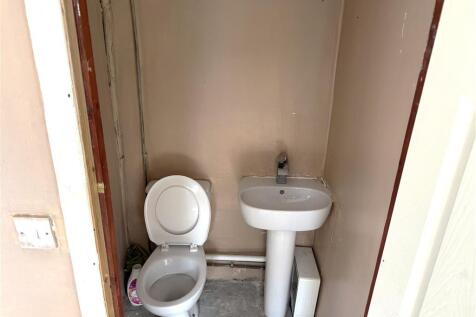 Cloakroom/wc