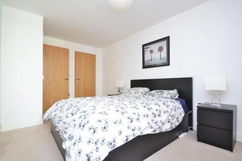 Master Bedroom (2)