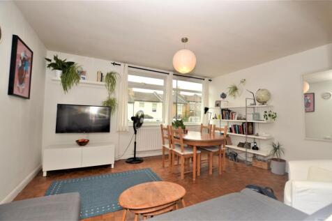 LIVINGROOM.