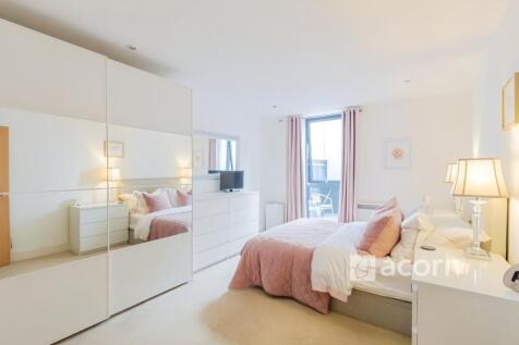 Master Bedroom (3)