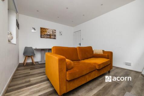 Living Room (2)