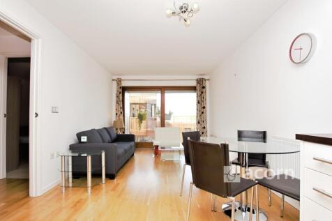 Living Room (2)