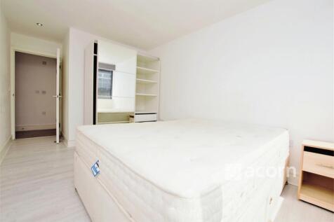 Bedroom 1 (2)