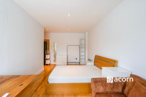 Main Bedroom (2)